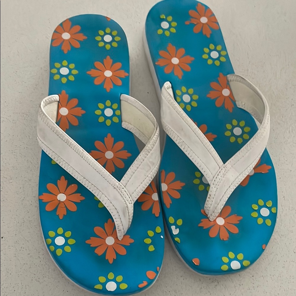 Floral NIKE Flip Flops - White and Blue
